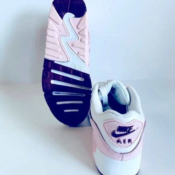 Nike Air Max 90s - Picture 7 of 9